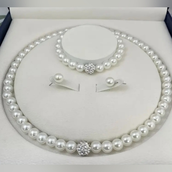 New Faux pearls set 3 pcs - Picture 1 of 3